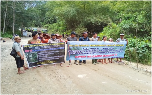 Aksi Damai dari Hati yang Tak Kunjung Damai dari Mimpi Buruk Tambang Batubara: Kembalikan Hak Masyarakat Adat Dayak Maanyan Dusun Gunung Karasik atas Lingkungan yang Baik dan Sehat!